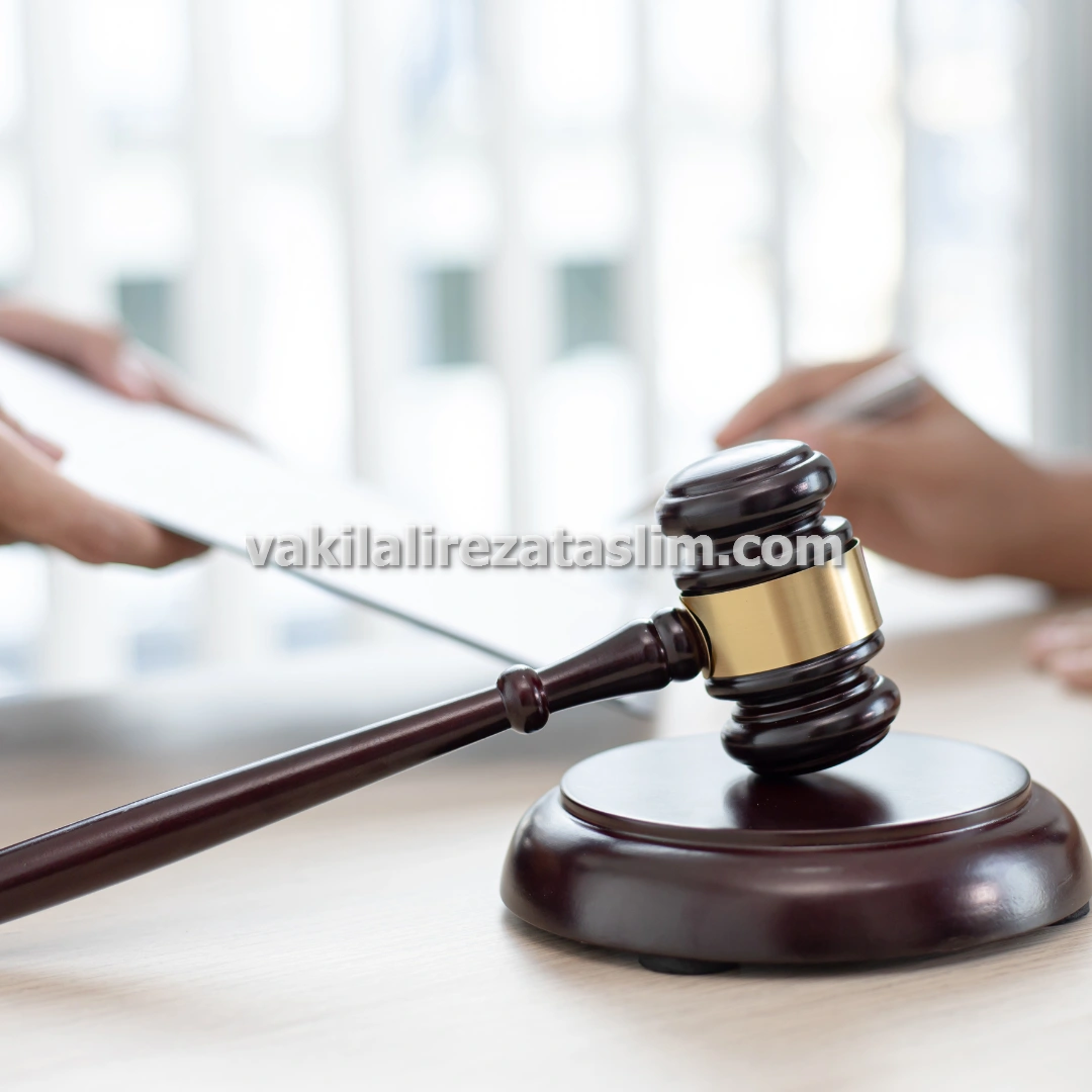 بهترین وکیل قراردادها برای تنظیم قراردادهای تجاری در مشهد