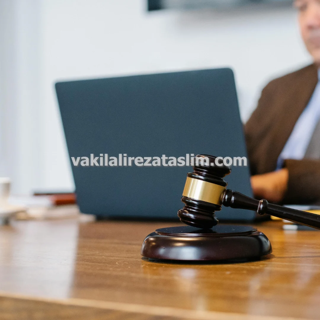 بهترین وکیل ملکی برای خرید و فروش ملک و آپارتمان در مشهد