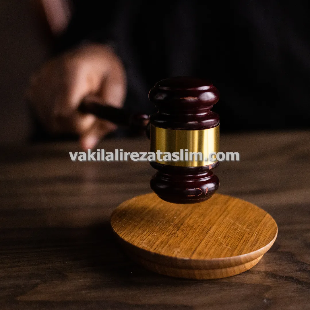 بهترین وکیل جرایم سایبری و کلاهبرداری آنلاین در مشهد